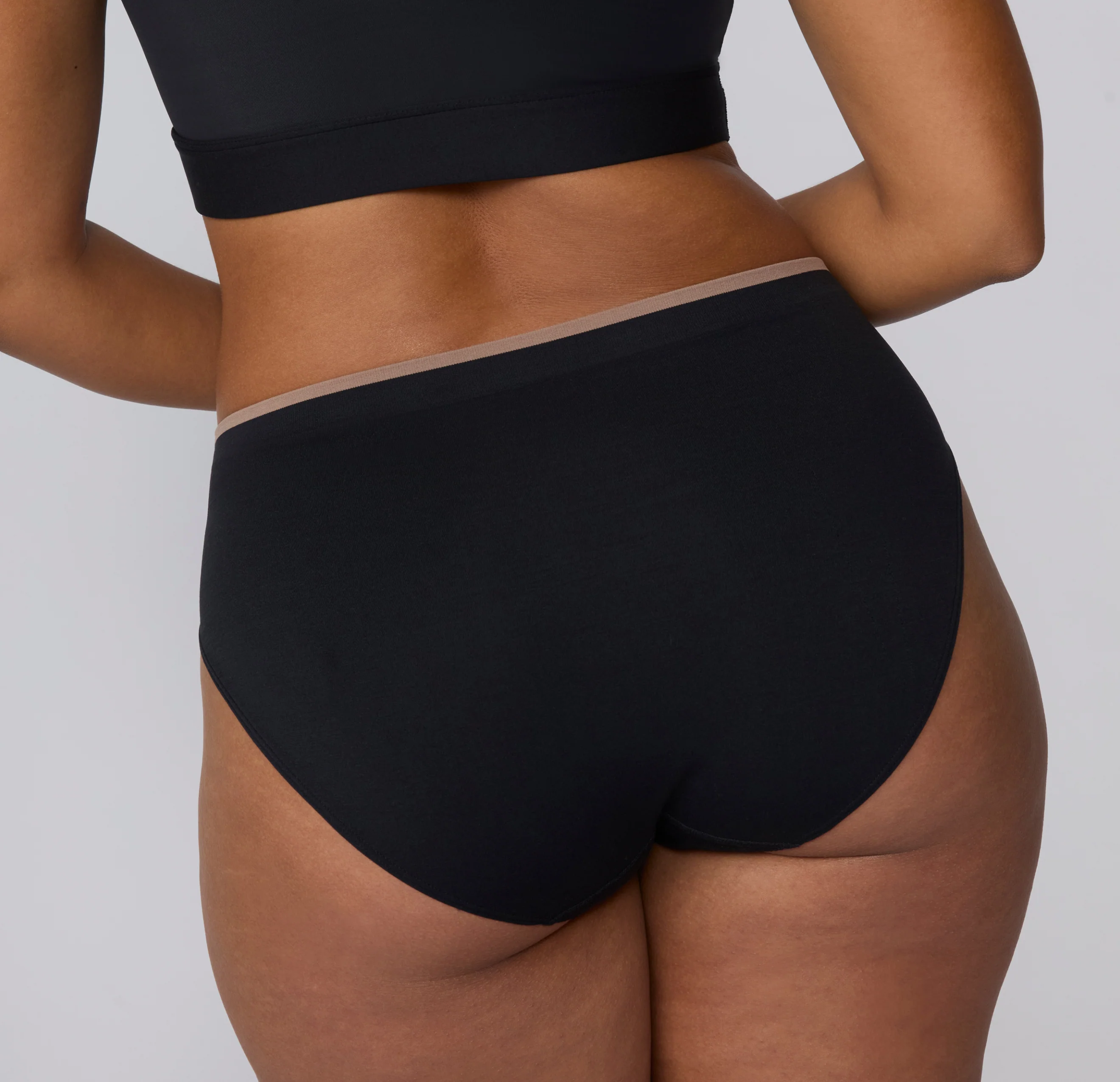 Smooth Seamless Brief - Black - Image 5