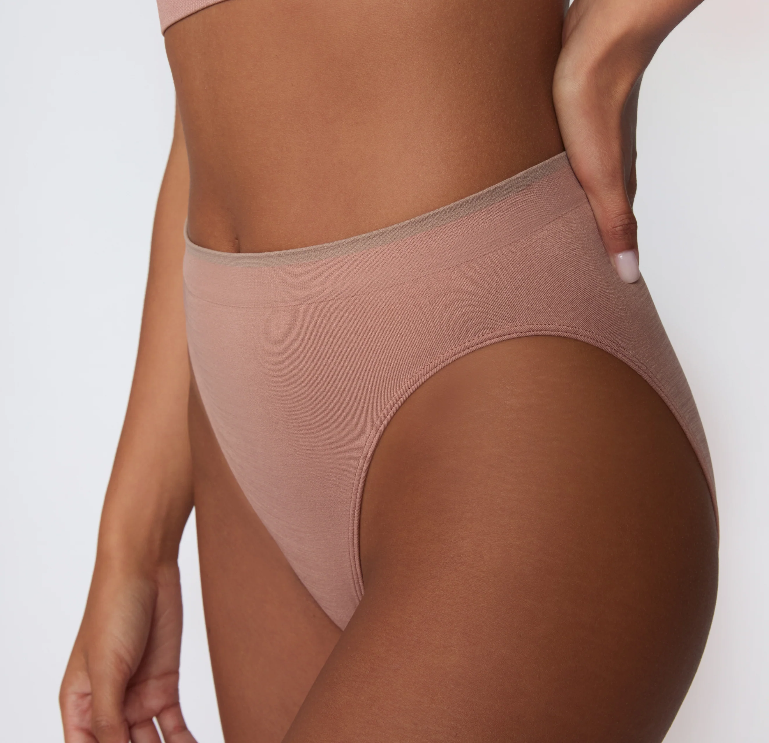 Smooth Seamless Brief - Plum - Image 3